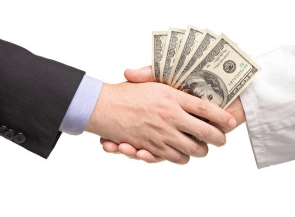 dịch vụ vay tiên hỗ trợ nợ xấu